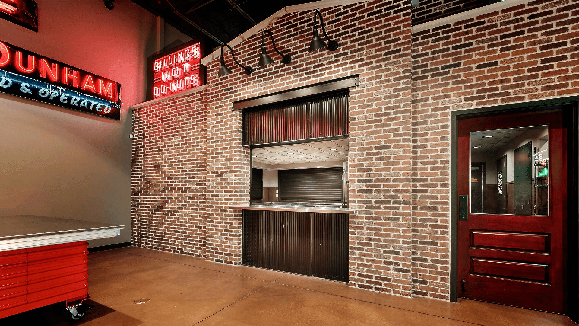 Henry's Garage - Image 2