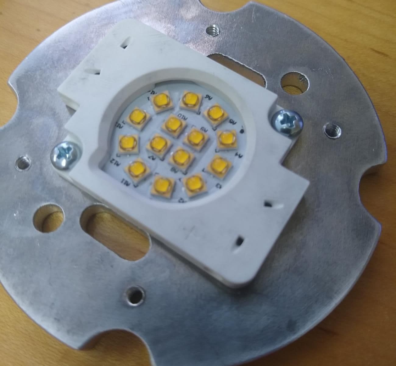 LVET-20W-UNV Turtle Safe LED - View 1